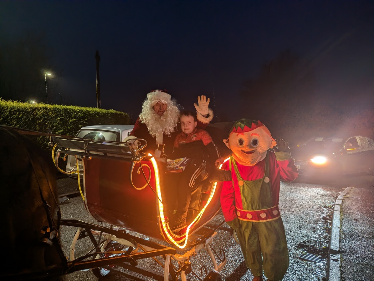 Santa Visits Killen 2022 - Claremount Drive   (27)